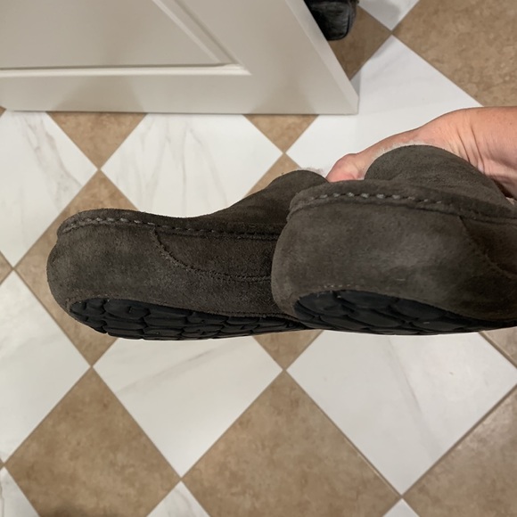 UGG suede sheepskin Ascot slippers 13 EUC - Picture 5 of 9